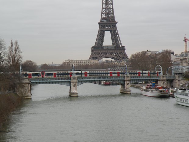  RER et Tour Eiffel